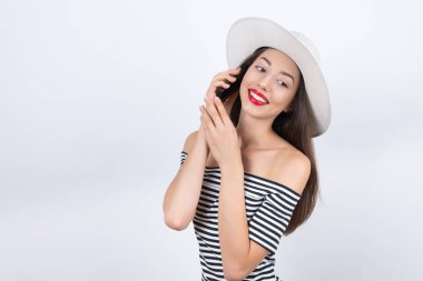 şapkalı güzel kadın