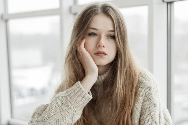 Hermosa joven mujer — Foto de Stock