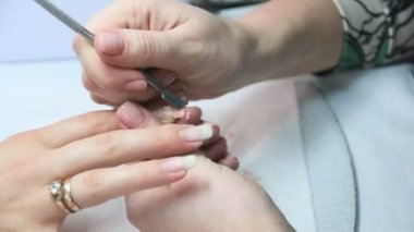 Kadın kaldırma eski tırnak cilası