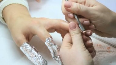 Kadın kaldırma eski tırnak cilası