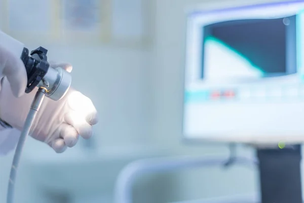 Proctologist holding anoscope — Stock Photo, Image