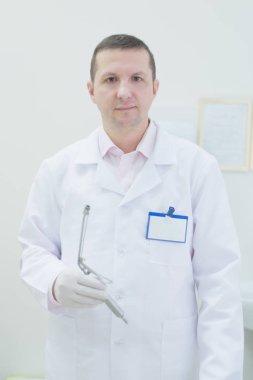 Proktoloğa Ligador hemorroidal holding