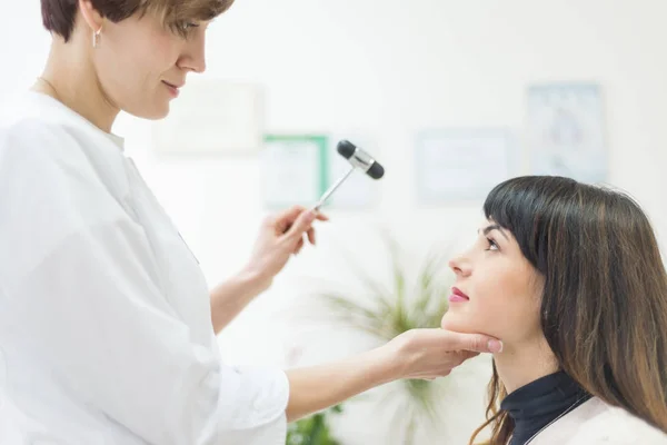 Neurolog patientens undersökning — Stockfoto