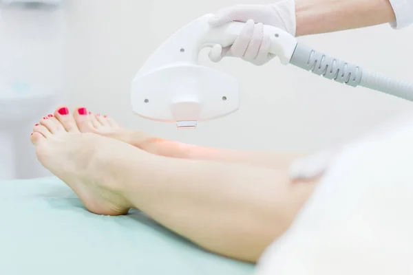 Laser hair removal on ladies legs — Stock Photo, Image