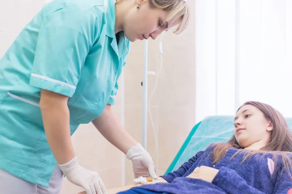 Voorbereiding voor bloedonderzoek — Stockfoto