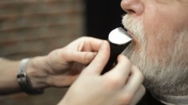 Komuta sizde Kuaför Salonu Kuaför Saç ağaran ile yaş arası aktif emekli yaşlı yaşlı sakallı 