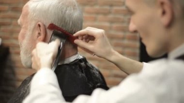 Komuta sizde Kuaför Salonu Kuaför Saç ağaran ile yaş arası aktif emekli yaşlı yaşlı sakallı 