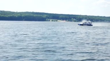 Sahil Güvenlik Kurtarma gemisi devriye sular, sürat teknesi göl kenarında