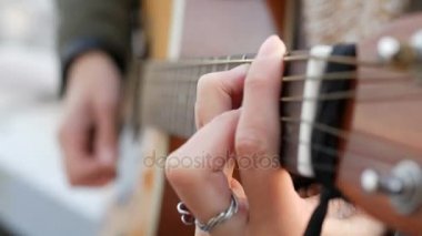 kadın kız kadın gitar çalmak