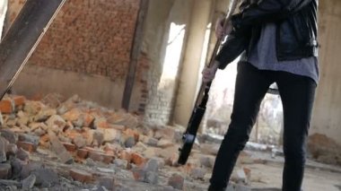 Kırma, kadın yok, gitar smash