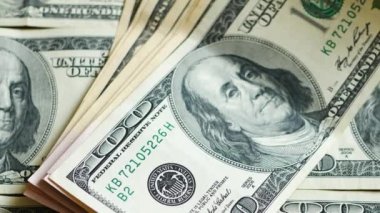 yüz dolar faturaları yığını