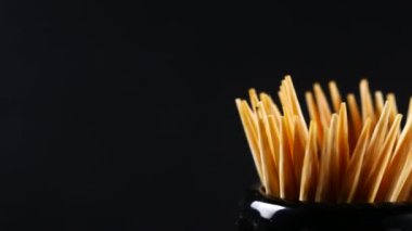 siyah arka plan üzerinde kürdan