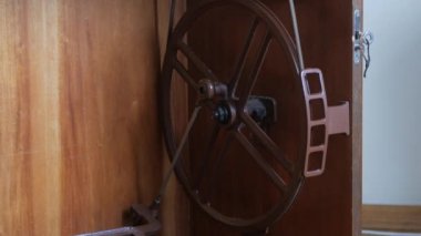 Retro dikiş makinesi, tekerlek spin bacak tarafından