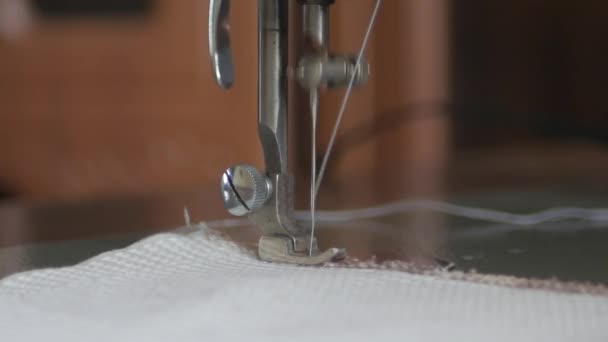 Sewing on retro machine needle — Stock Video