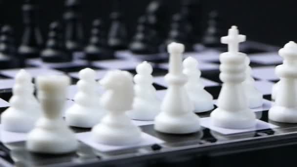 Conceito de xadrez salvar o rei e salvar a estratégia — Vídeo de Stock
