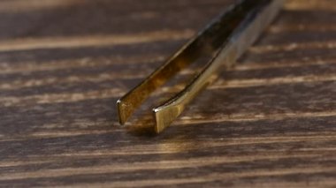 Anatomik cımbız yakın çekim