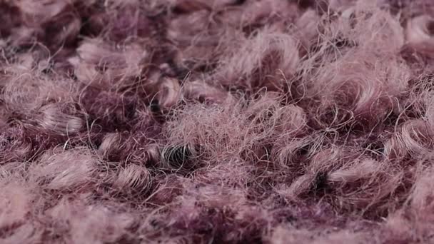Textura de fundo de tecido de malha macia, boucle de lã bege, textura de malhas cinza, lã de ovelha natural leve, tecido macro cinza, fragmento de close-up tecido de malha artesanal — Vídeo de Stock
