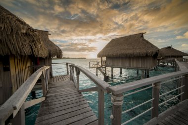 Günbatımı lüks bungalov Bora Bora