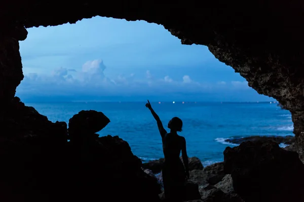 Tramonto alle grotte oceaniche — Foto Stock