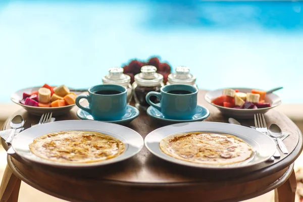 Balinesse Frühstück auf Holztisch — Stockfoto