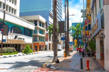 Kuala Lumpur sokakları. Modern Malezya. Büyük bir metropolün güzel temiz sokakları. Kuala Lumpur / Malezya - 04.17.2020