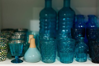 Dekoratif tabak seti. Güzel yemekler kapanıyor.