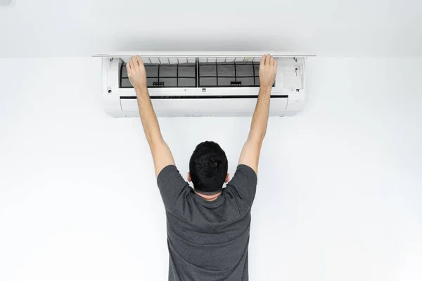 Guy Cleans Filter Home Air Conditioner Dust Very Dirty Air — Stock Photo, Image