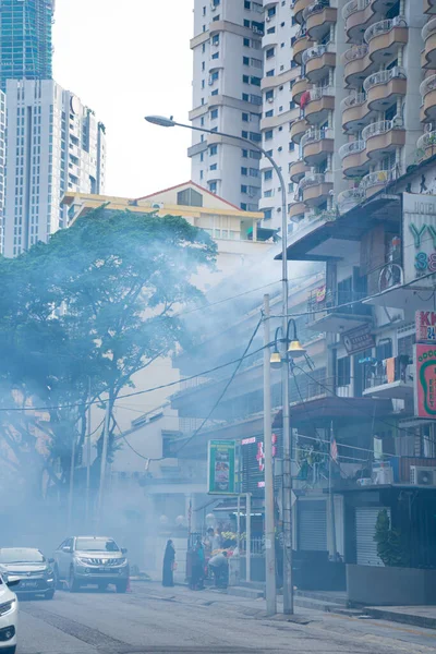 房间的消毒 很多烟腐蚀的昆虫 吉隆坡 马来西亚 2020 — 图库照片