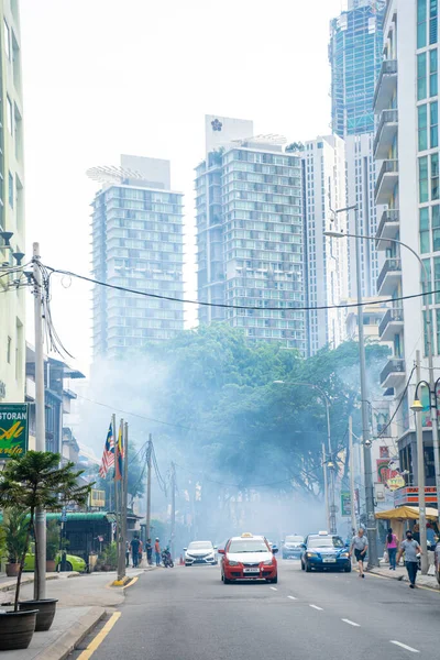 房间的消毒 很多烟腐蚀的昆虫 吉隆坡 马来西亚 2020 — 图库照片