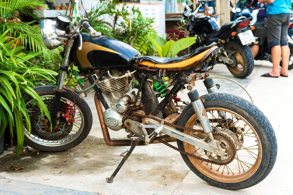 Old Rusty Motorcycle Typical Vehicle Asia Crumbling Motorcycle Parking Lot — Stock Photo, Image