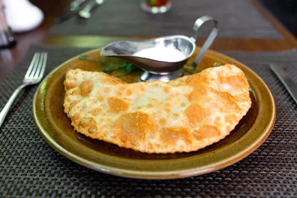 Juicy Cheburek Sour Cream Crimean Tatar Cuisine Meat Pie — Stock Photo, Image