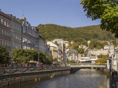  Tepla Nehri Karlovy Vary aka Carlsbad, Çek ünlü Spa yer görünümünde Gezinti