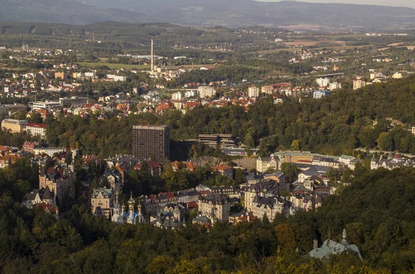 Visa till staden Carlsbad från Diana Tower. Karlovy Vary. Västra Bohem — Stockfoto