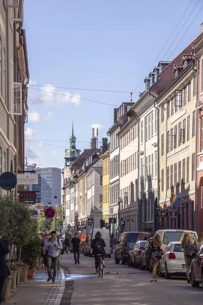 Straßenszene im historischen Teil der Stadt Kopenhagen, Dänemark — Stockfoto