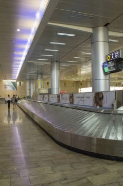 Ben Gurion Havalimanı gelen Bagaj için bekleyen boş Bagaj kemer 