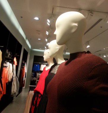 Modern büyük alışveriş merkezi mağaza, Restoran ve kafe ile. Bulanık kavramsal görüntü