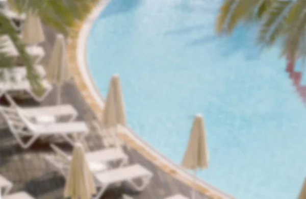 Rozostřeného obrazu Top pohled do prázdného bazénu luxusního hotelu — Stock fotografie