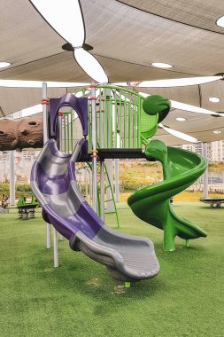 Rosh Ain / Israel - 25 Mart 2020: Boş bir çocuk parkı. - Corona-virüsü COVID-19 Salgını