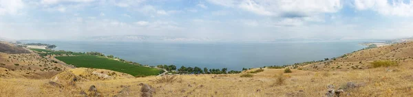 Озеро Киннерет на рассвете (панорама ) — стоковое фото