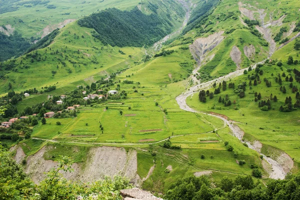 A Kaukázus hegy lejtőjén — Stock Fotó