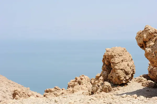 Segla utmed kusten av det döda havet — Stockfoto