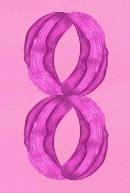 8 Mart Mutlu Kadınlar Günü. Pastel arka plandaki lekelerin yaratıcı pembe kozmetik dudakları.