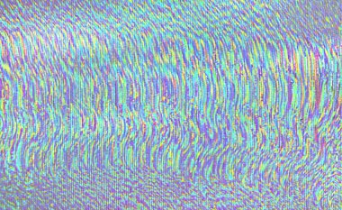 Holografik renklerdeki test televizyonunun yatay mozaik ekranı. TV sesi arkaplanı.