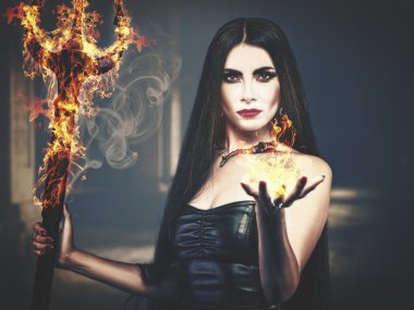  Ürkütücü kadın portre