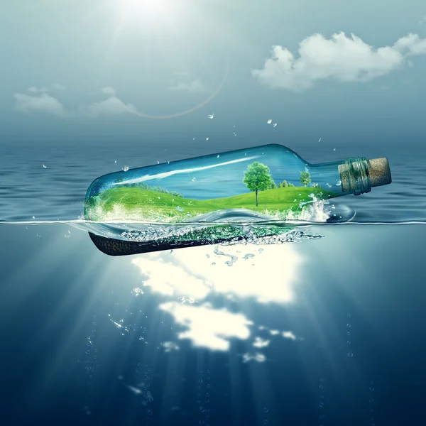 Grüne Insel in der Flasche — Stockfoto