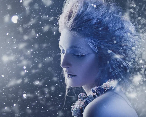 Frozen dreaming girl — Stock Photo, Image