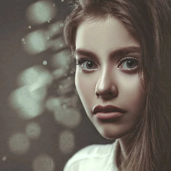 Portret van een mooie jonge vrouw — Stockfoto