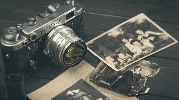 Натюрморт с ретро-советской фотокамерой
