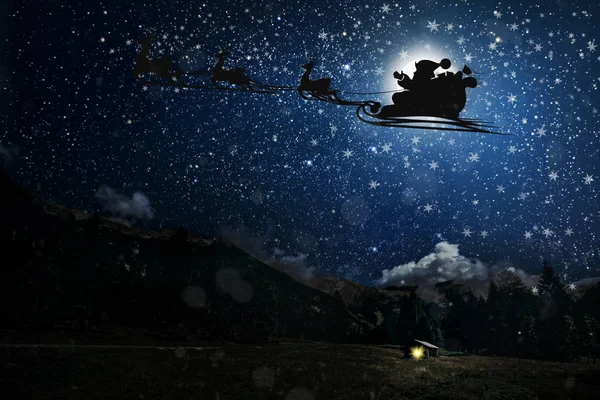 Silhouette d'un gothique volant Santa Claus sur le fond o — Photo