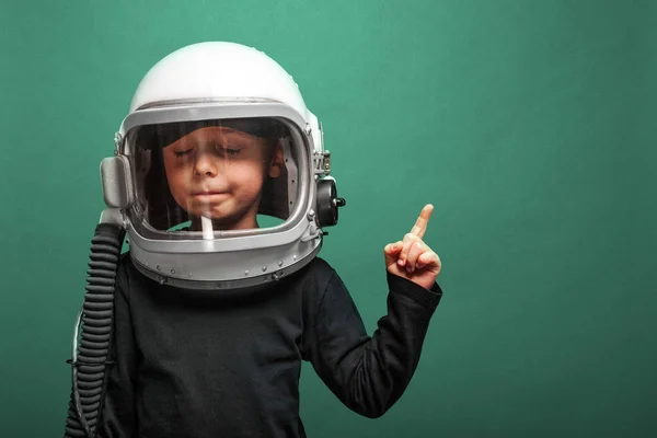 Petit Enfant Veut Voler Dans Espace Portant Casque Astronaute Sur — Photo